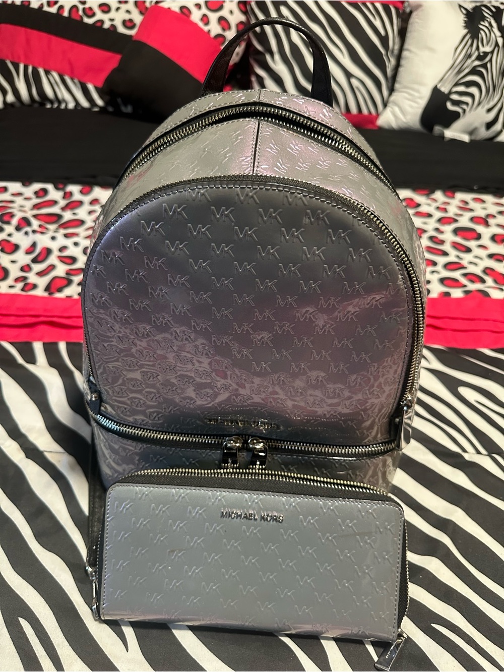 Michael Kors Iridescent Silver-Gray Men's Backpack with Matching Wallet
